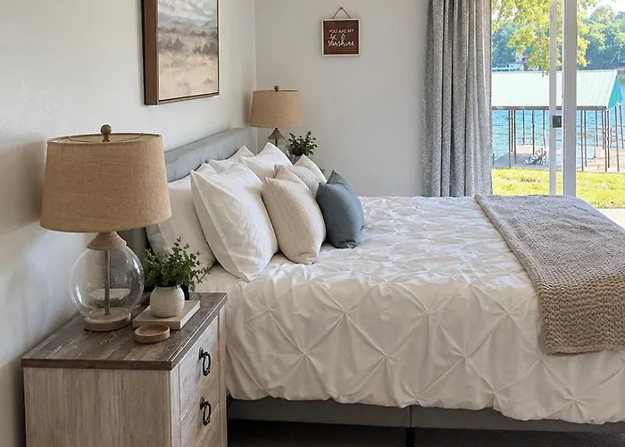 4br Lakefront Luxury - Hot Tub, Dock And Fire Pit