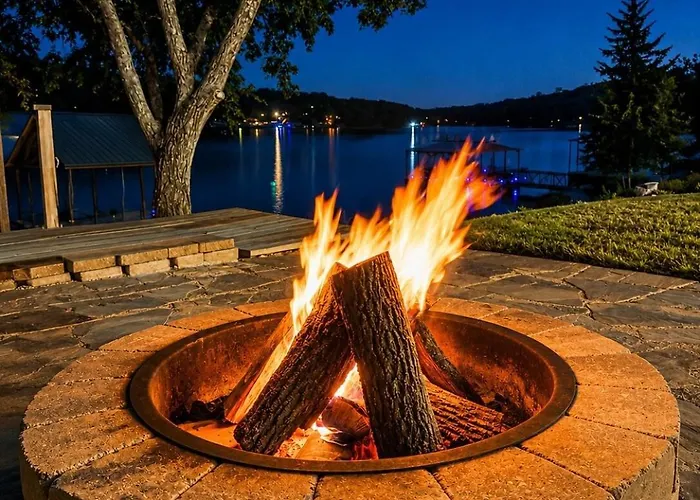 4br Lakefront Luxury - Hot Tub, Dock And Fire Pit