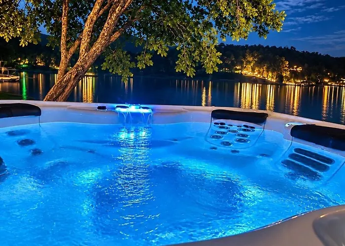 4br Lakefront Luxury - Hot Tub, Dock And Fire Pit